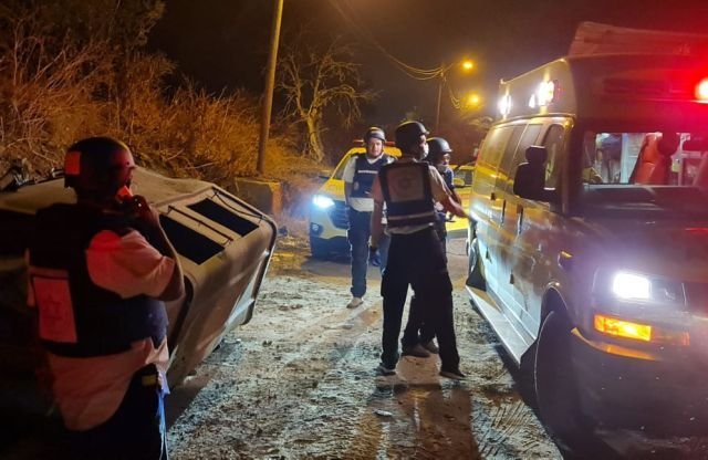 Полиция: в результате попадания ракеты в автомобиль в Лоде погибли два человека