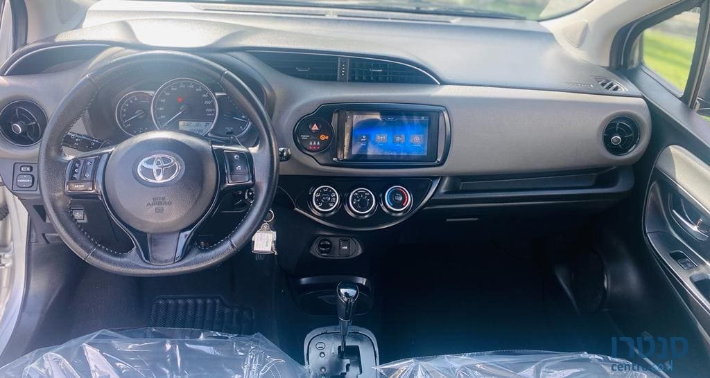 2019' Toyota Yaris photo #4