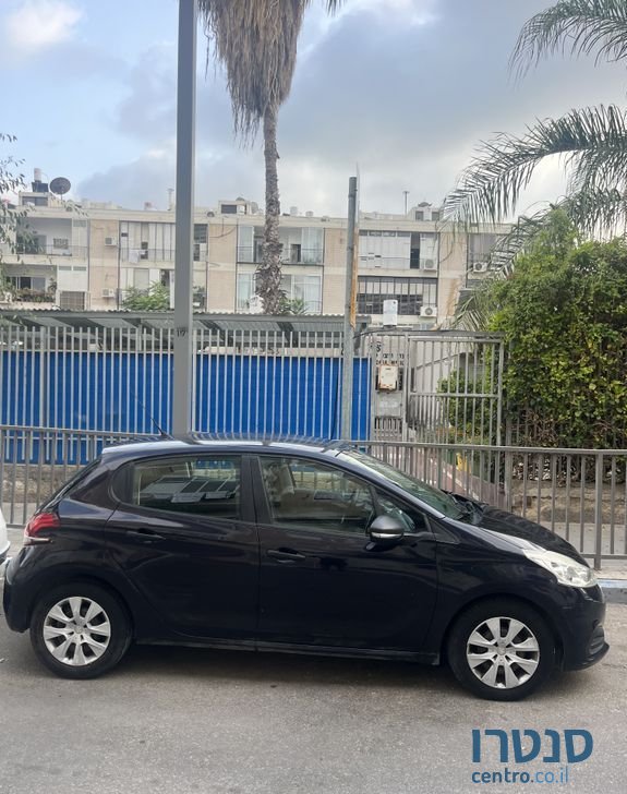 2017' Peugeot 208 פיג'ו photo #3