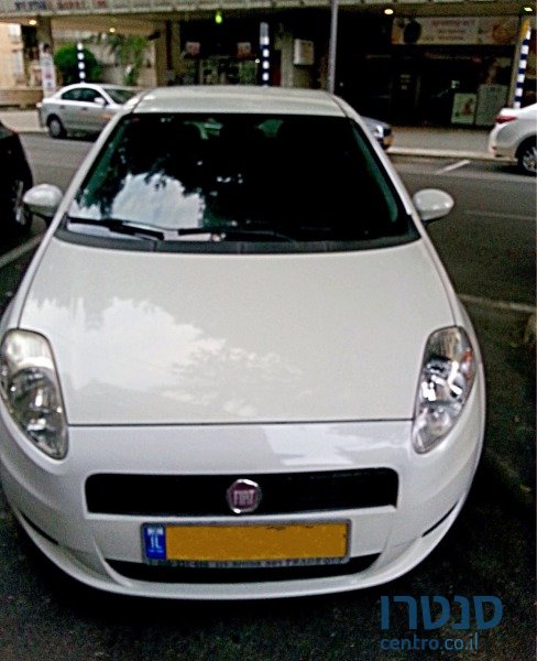 2011' Fiat Punto photo #2