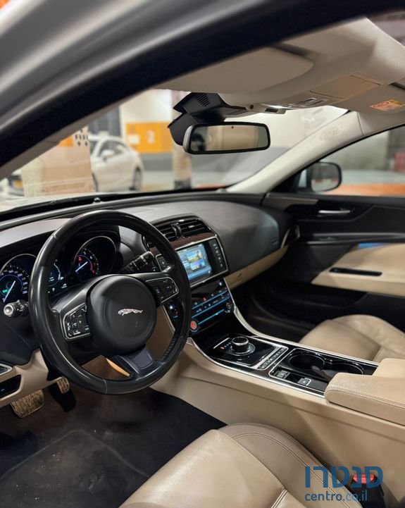 2017' Jaguar XE יגואר photo #6