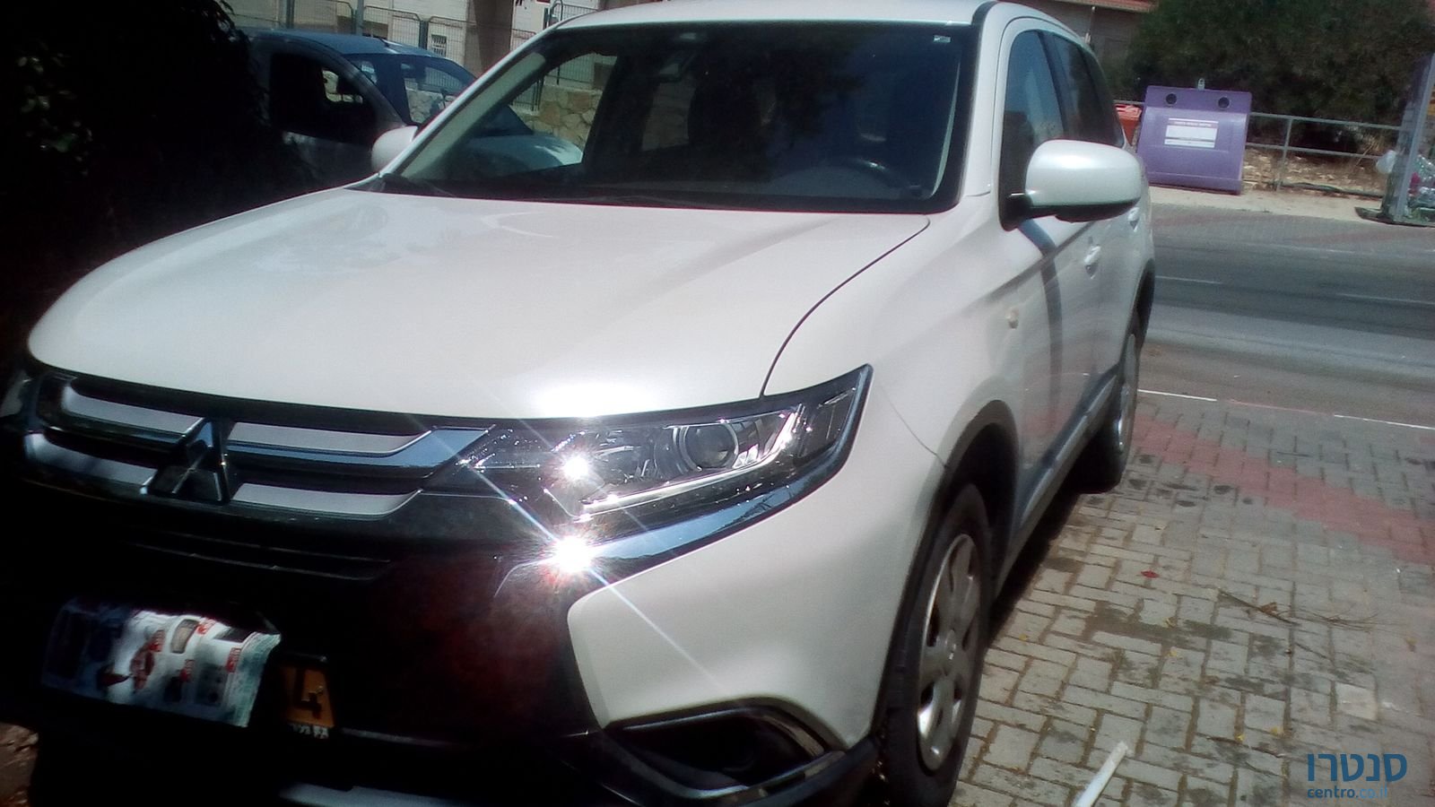 2015' Mitsubishi Outlander photo #2