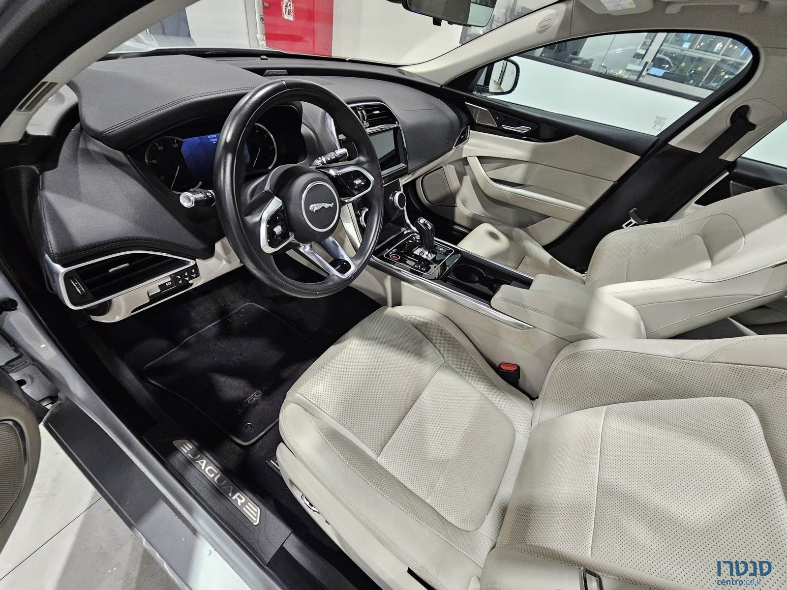 2022' Jaguar XE photo #5