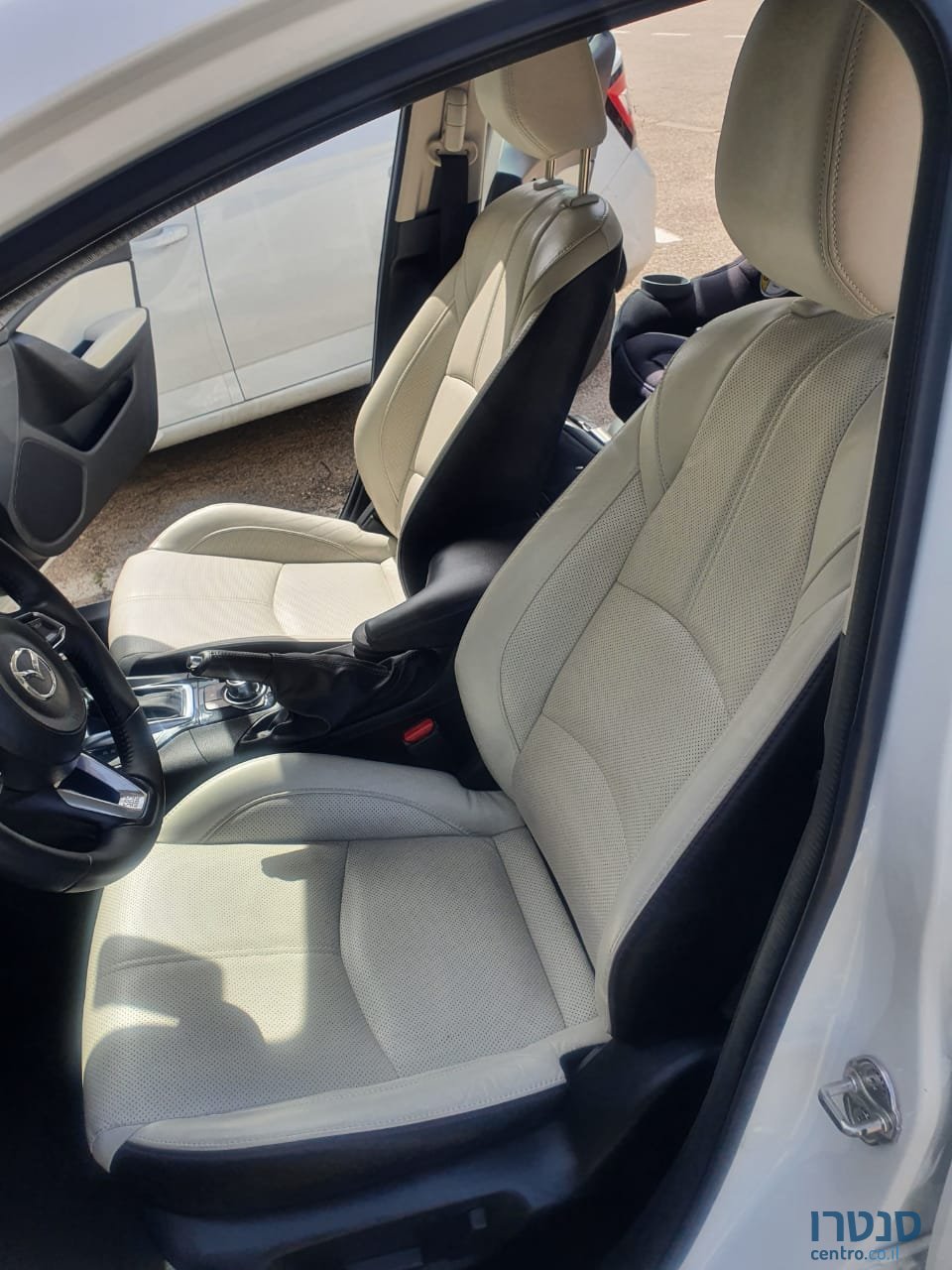 2018' Mazda 3 Premium 2.0  (165 hp) photo #7