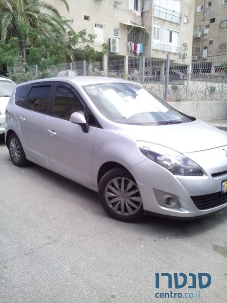 2011' Renault Grand Scenic photo #2