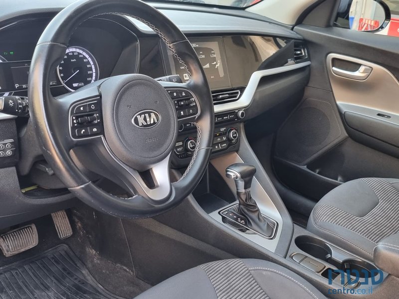 2020' Kia Niro photo #5