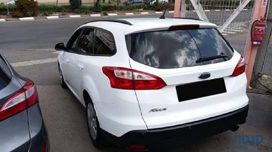 2012' Ford Focus photo #3