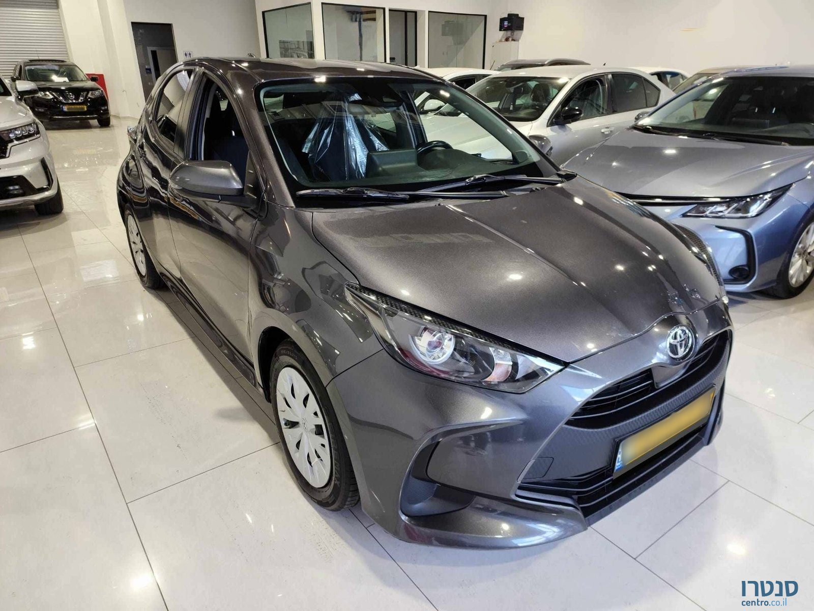 2021' Toyota Yaris ACTIVE photo #2