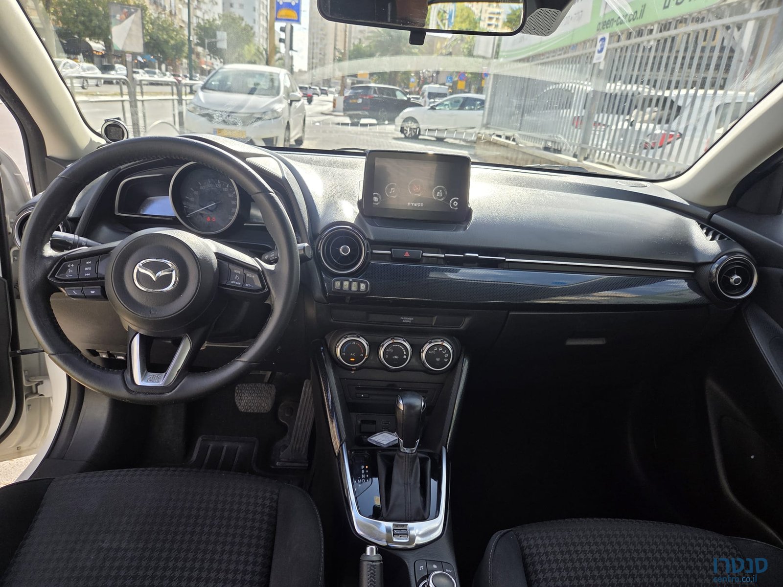 2018' Mazda 2 photo #2