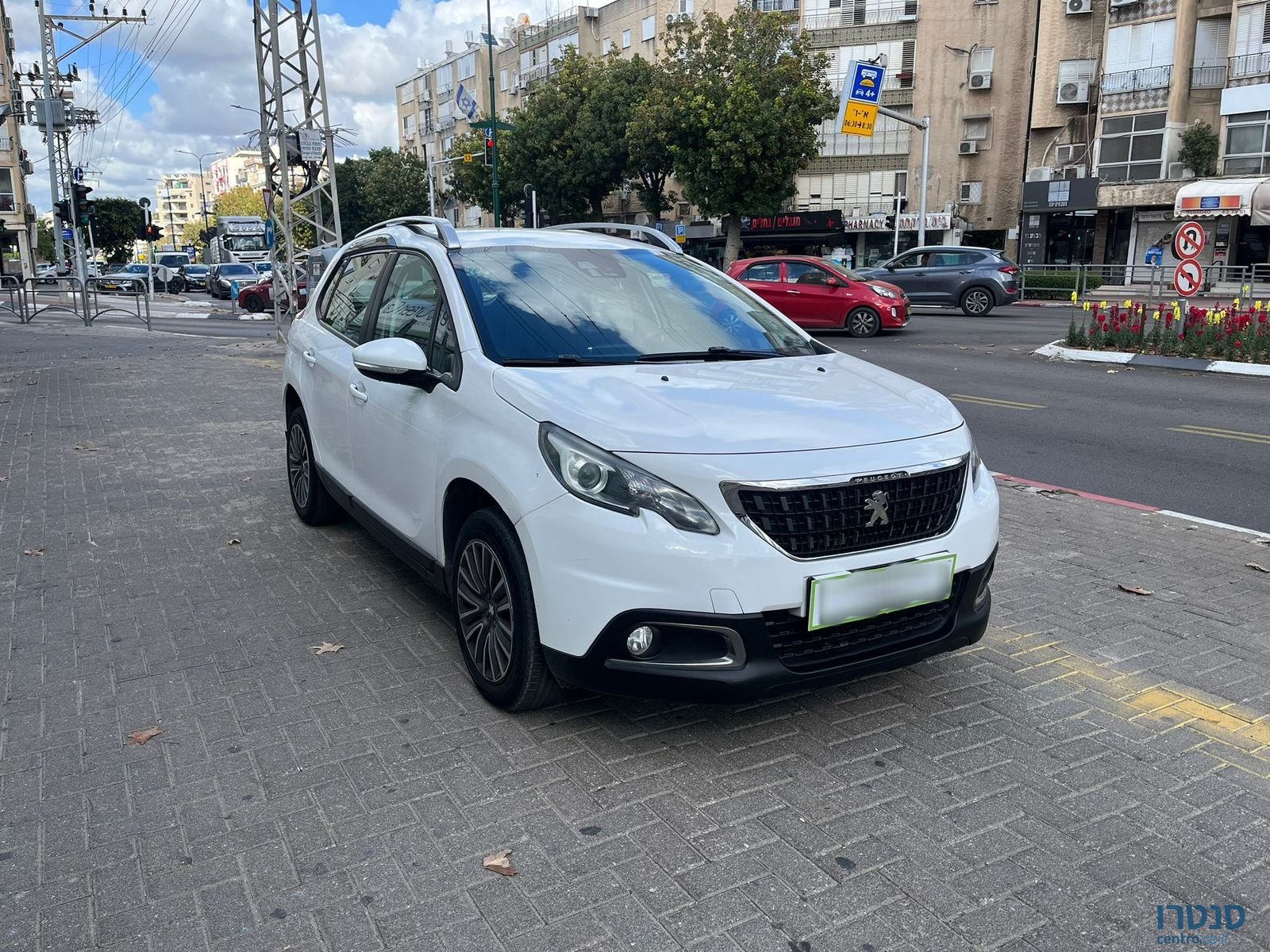 2018' Peugeot 2008 photo #6