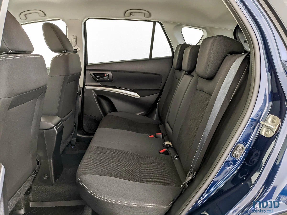 2018' Suzuki SX4 photo #7