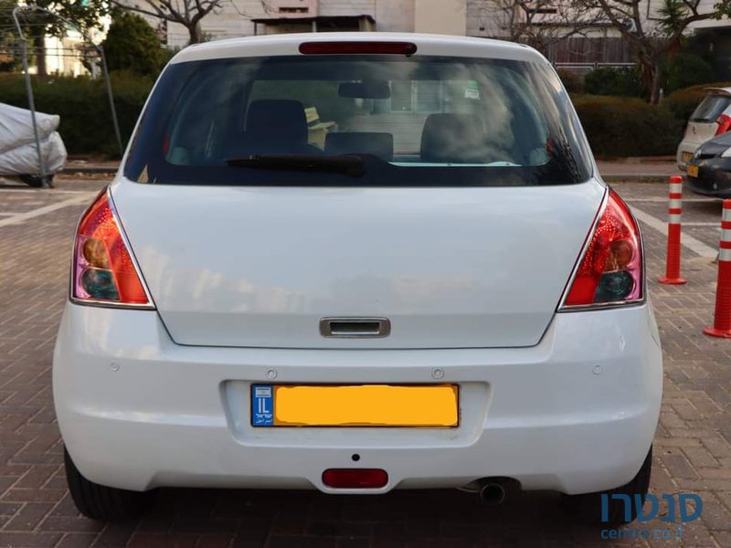 2010' Suzuki Swift סוזוקי סוויפט photo #2