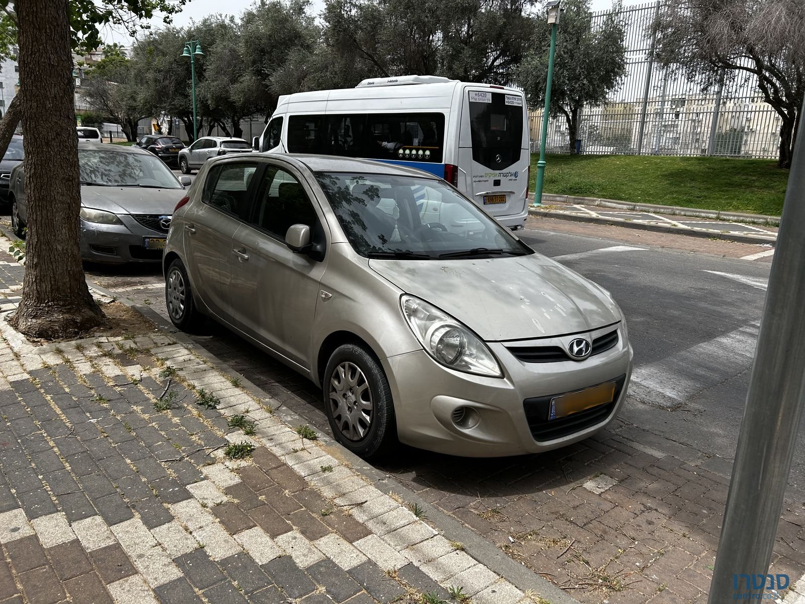 2011' Hyundai i20 יונדאי photo #3