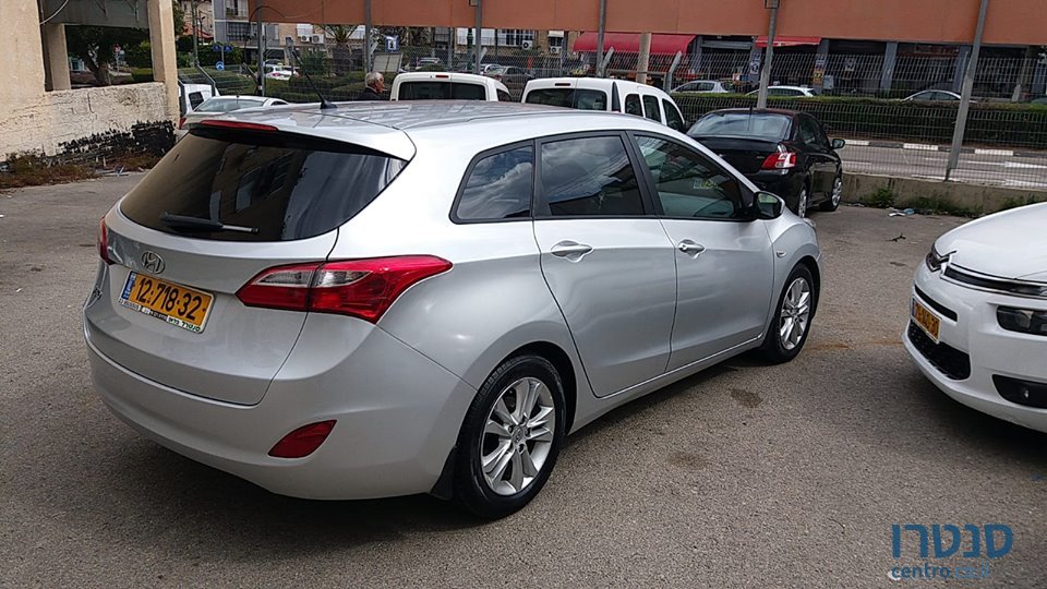 2016' Hyundai i30 photo #2