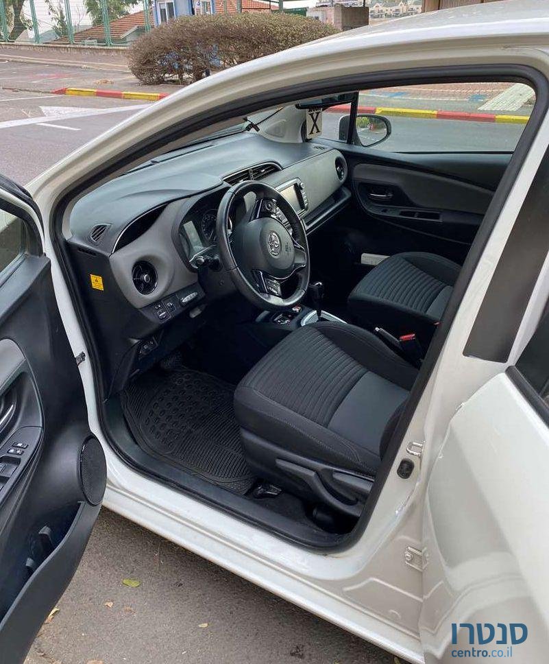 2017' Toyota Yaris טויוטה יאריס photo #1