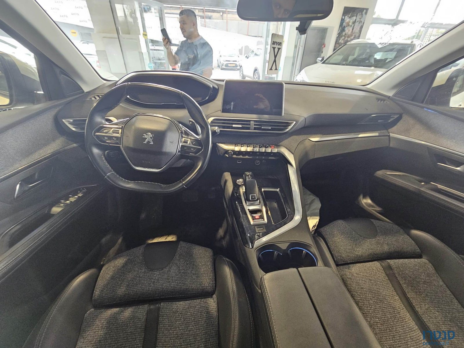 2019' Peugeot 5008 photo #5