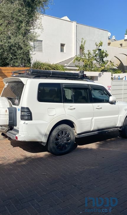 2011' Mitsubishi Pajero מיצובישי פג'רו photo #3