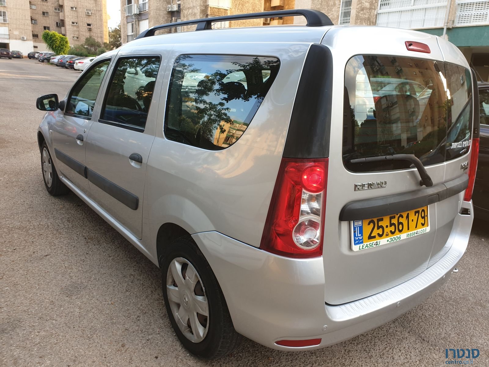 2011' Renault Logan photo #2