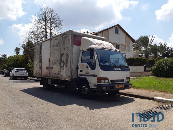 2000' Isuzu Sumo photo #1