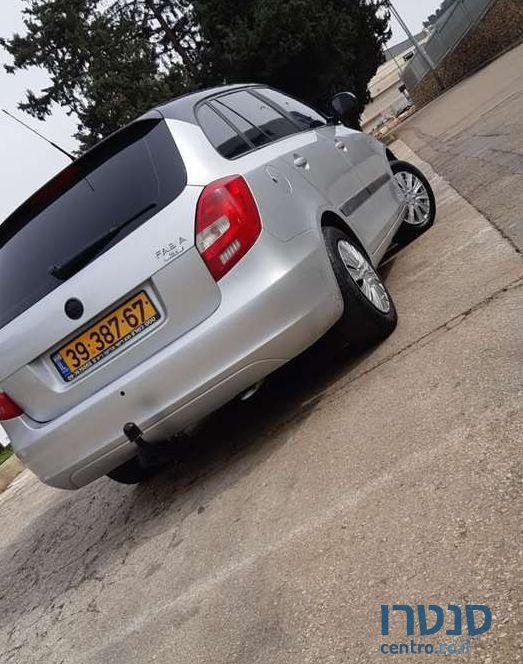 2009' Skoda Fabia סקודה פאביה photo #2