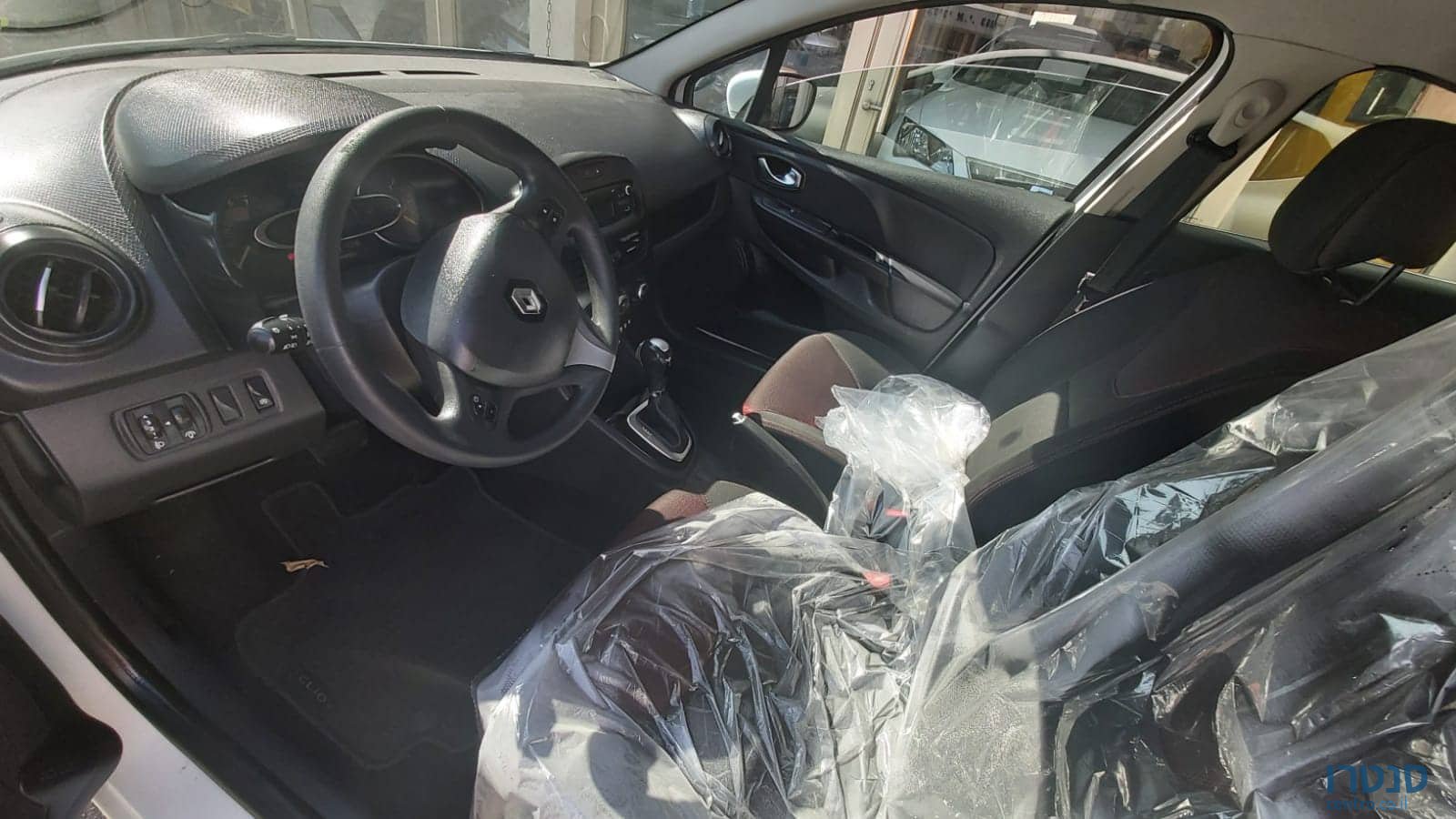 2016' Renault Clio photo #3