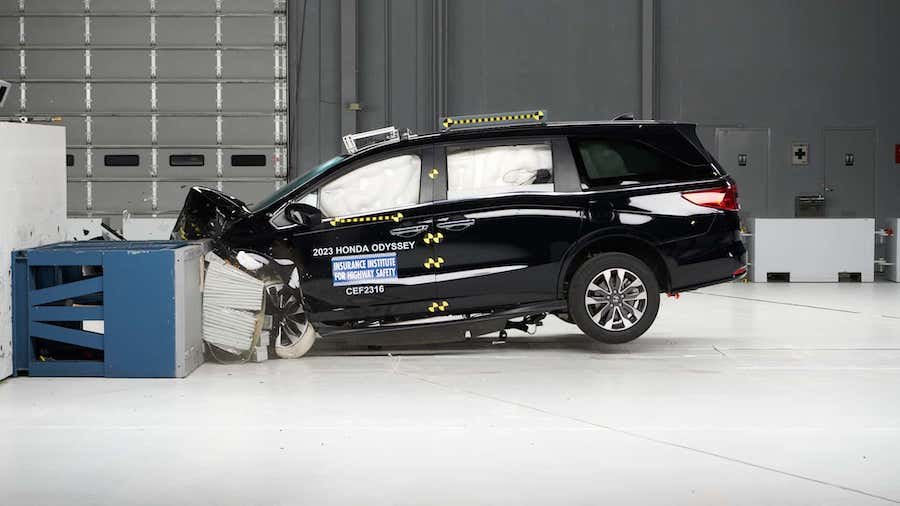 Watch Honda Odyssey, Other Minivans Struggle In IIHS Rear Seat Test