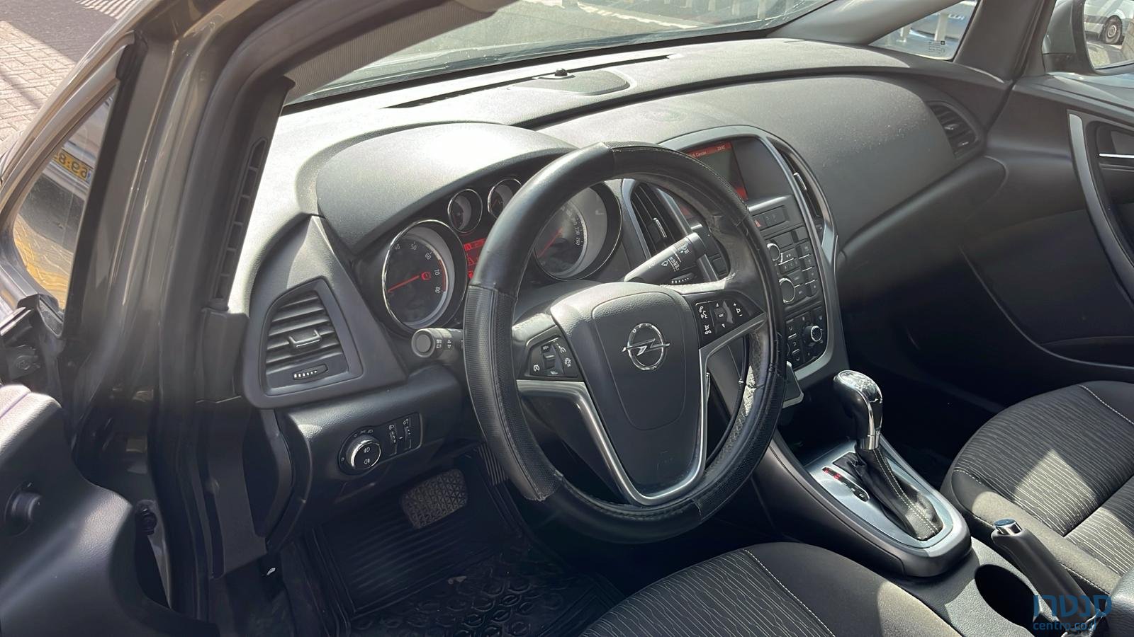 2018' Opel Astra photo #2