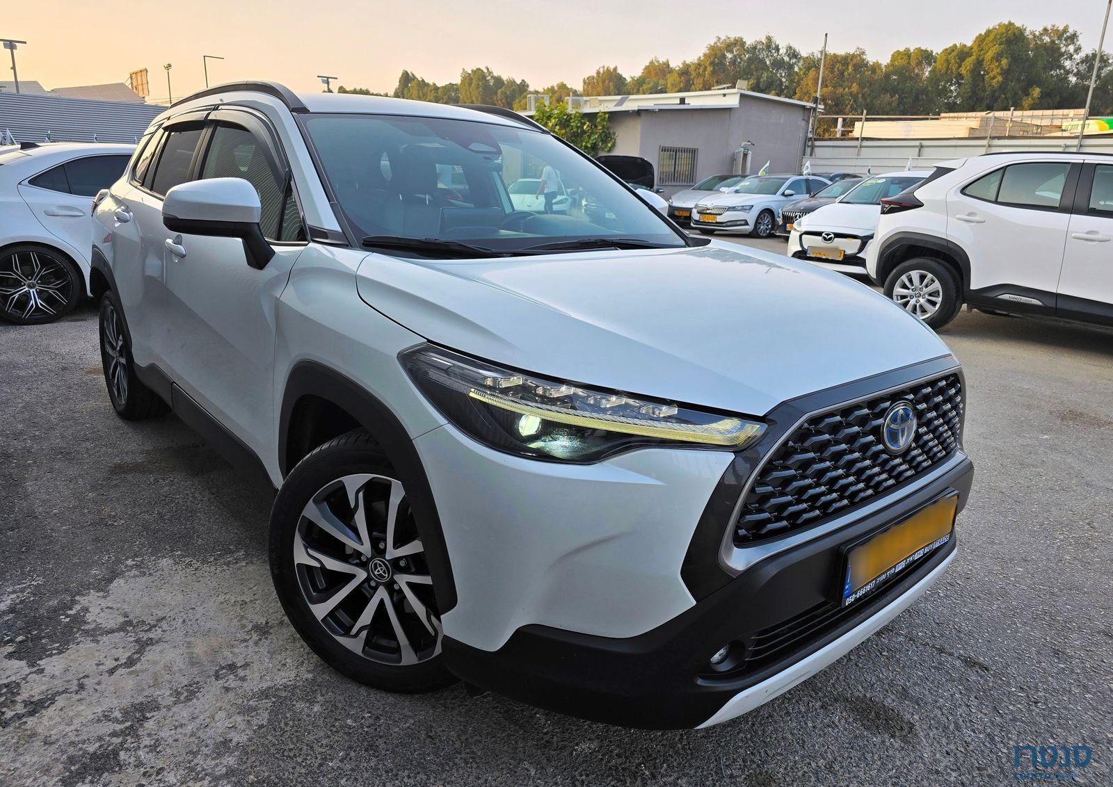 2023' Toyota Corolla Cross טויוטה קורולה קרוס photo #3