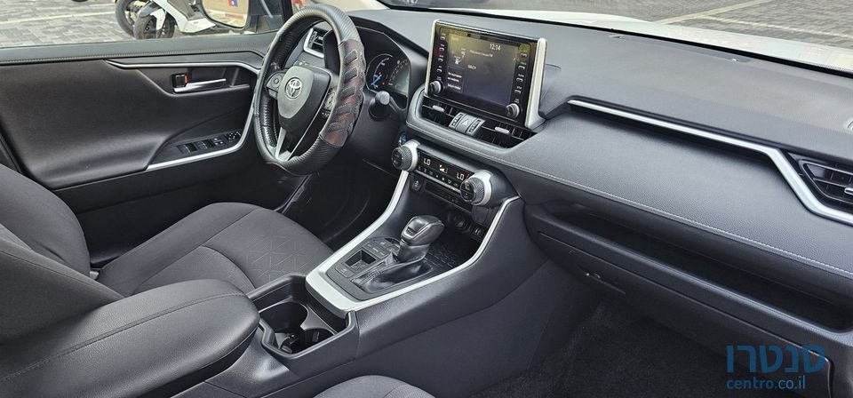 2019' Toyota RAV4 photo #4