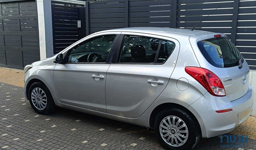 2014' Hyundai i20 יונדאי photo #4