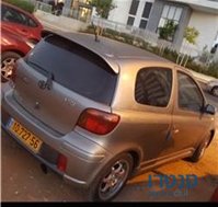 2004' Toyota Auris photo #3