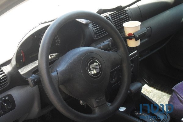 2001' SEAT Toledo photo #4