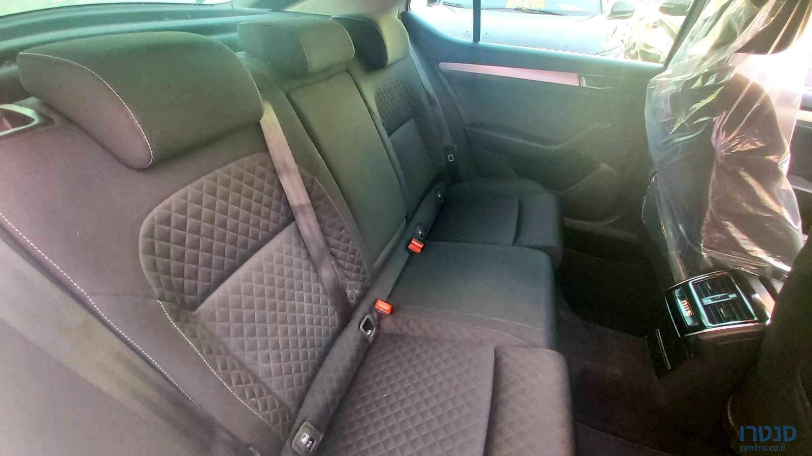 2020' Skoda Superb Business photo #6