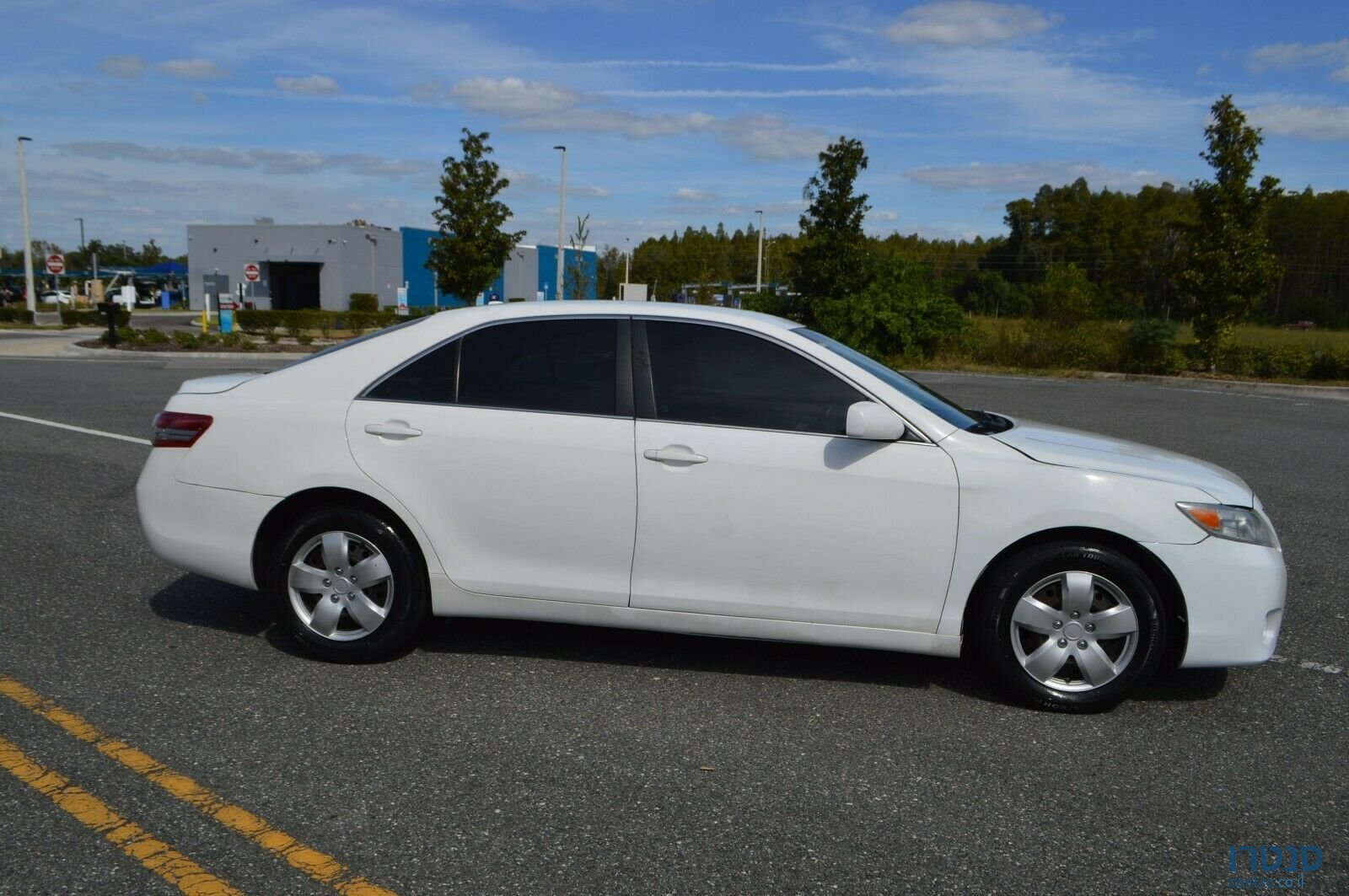 2011' Toyota Camry photo #2