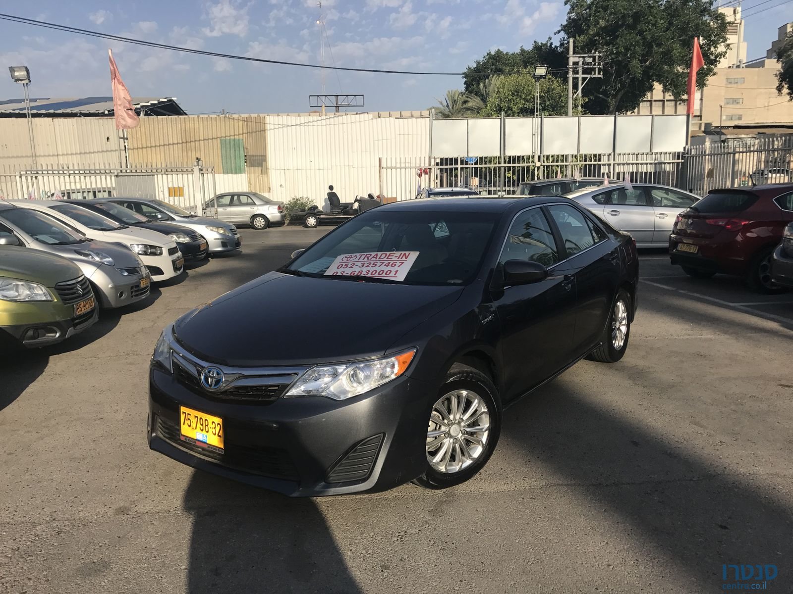 2014' Toyota Camry Hybrid photo #2