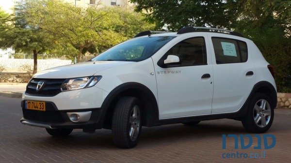 2015' Dacia Sandero photo #1