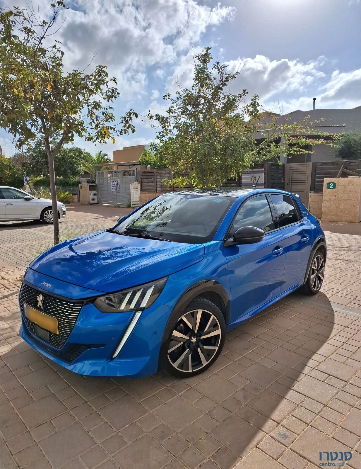 2020' Peugeot 208 פיג'ו photo #1