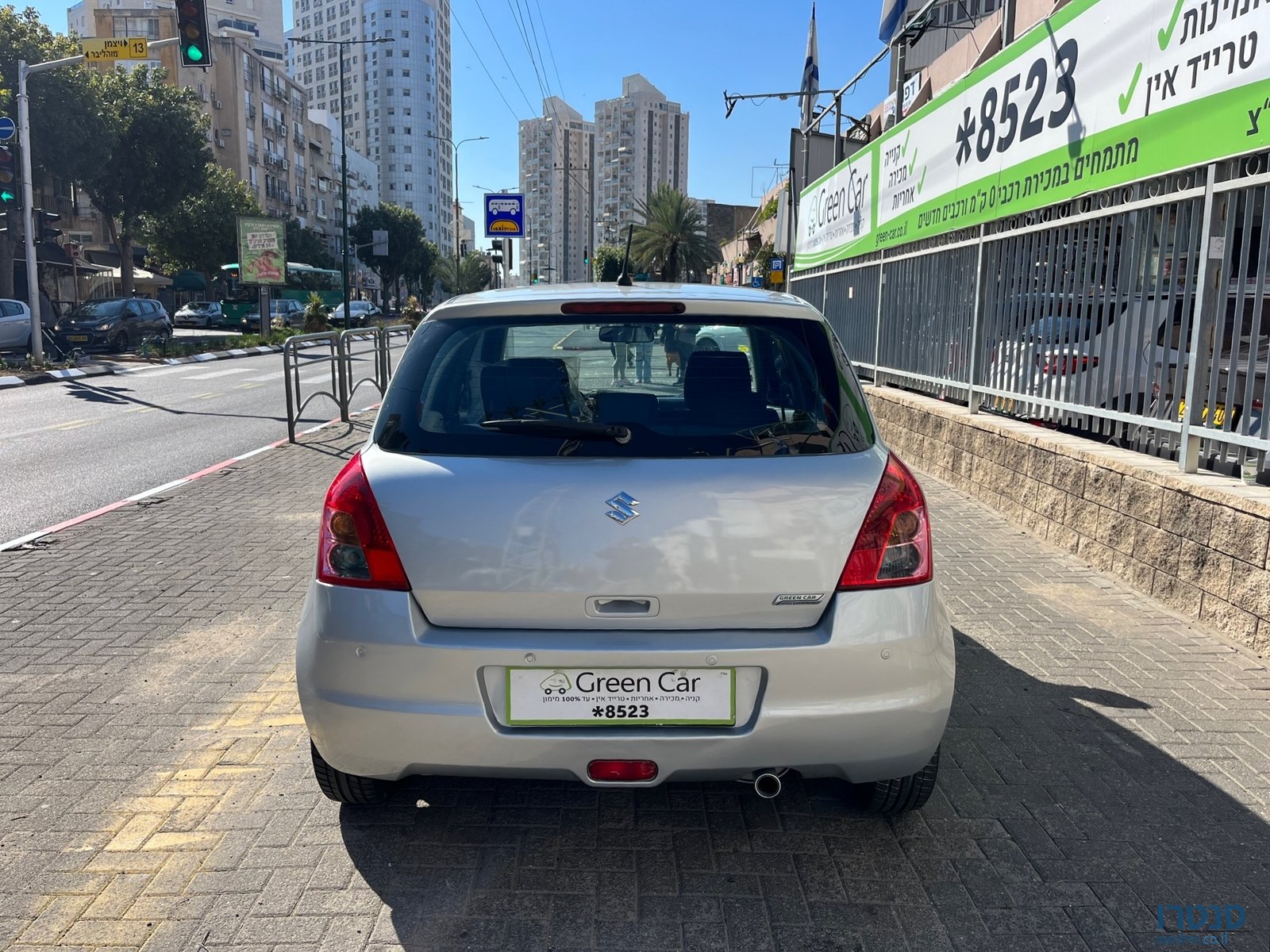 2011' Suzuki Swift GLX photo #6