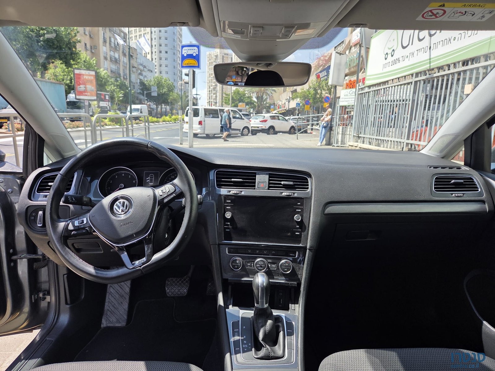 2019' Volkswagen Golf photo #2