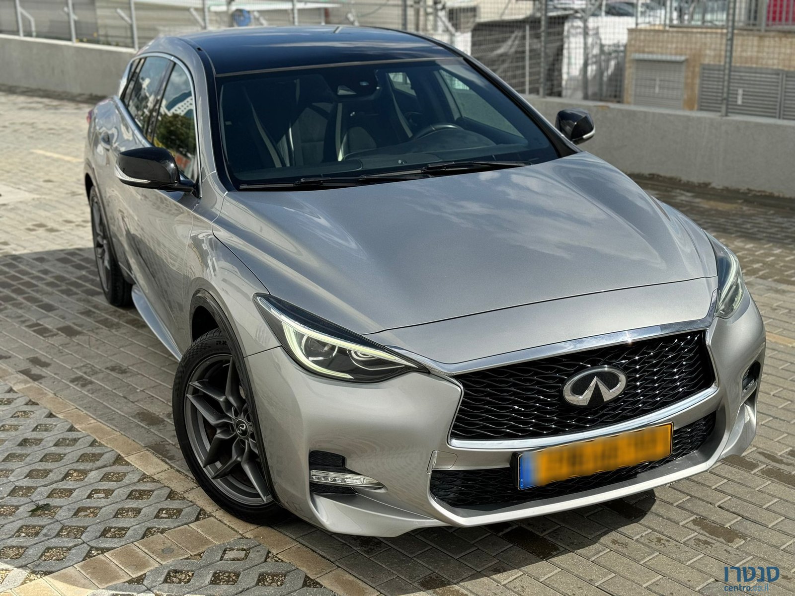 2018' Infiniti Q30 S photo #1