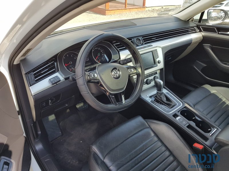2015' Volkswagen Passat photo #1