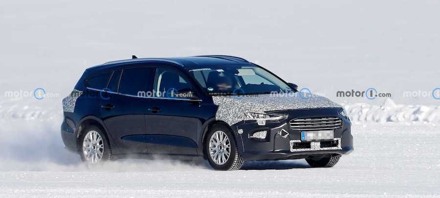 Ford Focus Active Facelift Spied Hiding Discreet Changes