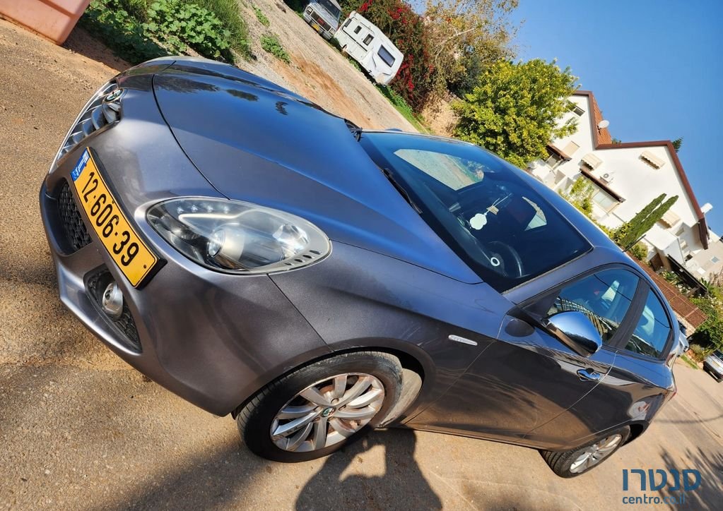 2016' Alfa Romeo Giulietta אלפא רומיאו ג'ולייטה photo #1