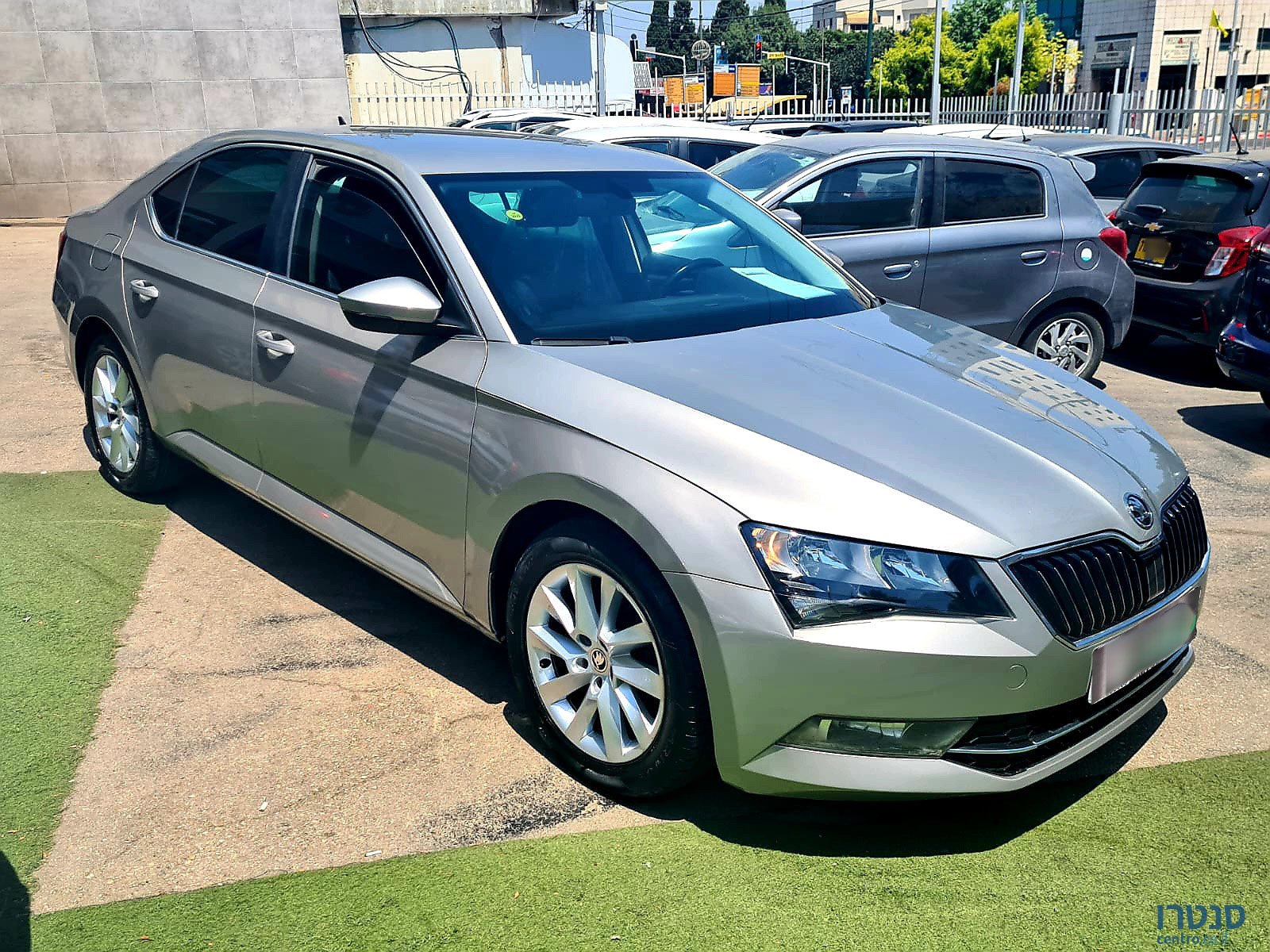 2017' Skoda Superb photo #1