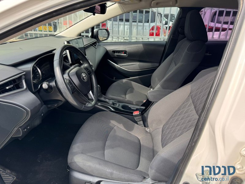 2020' Toyota Corolla photo #2