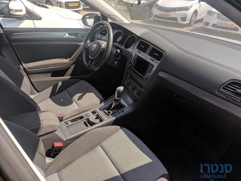 2016' Volkswagen Golf photo #5