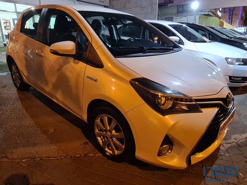 2016' Toyota Yaris photo #1