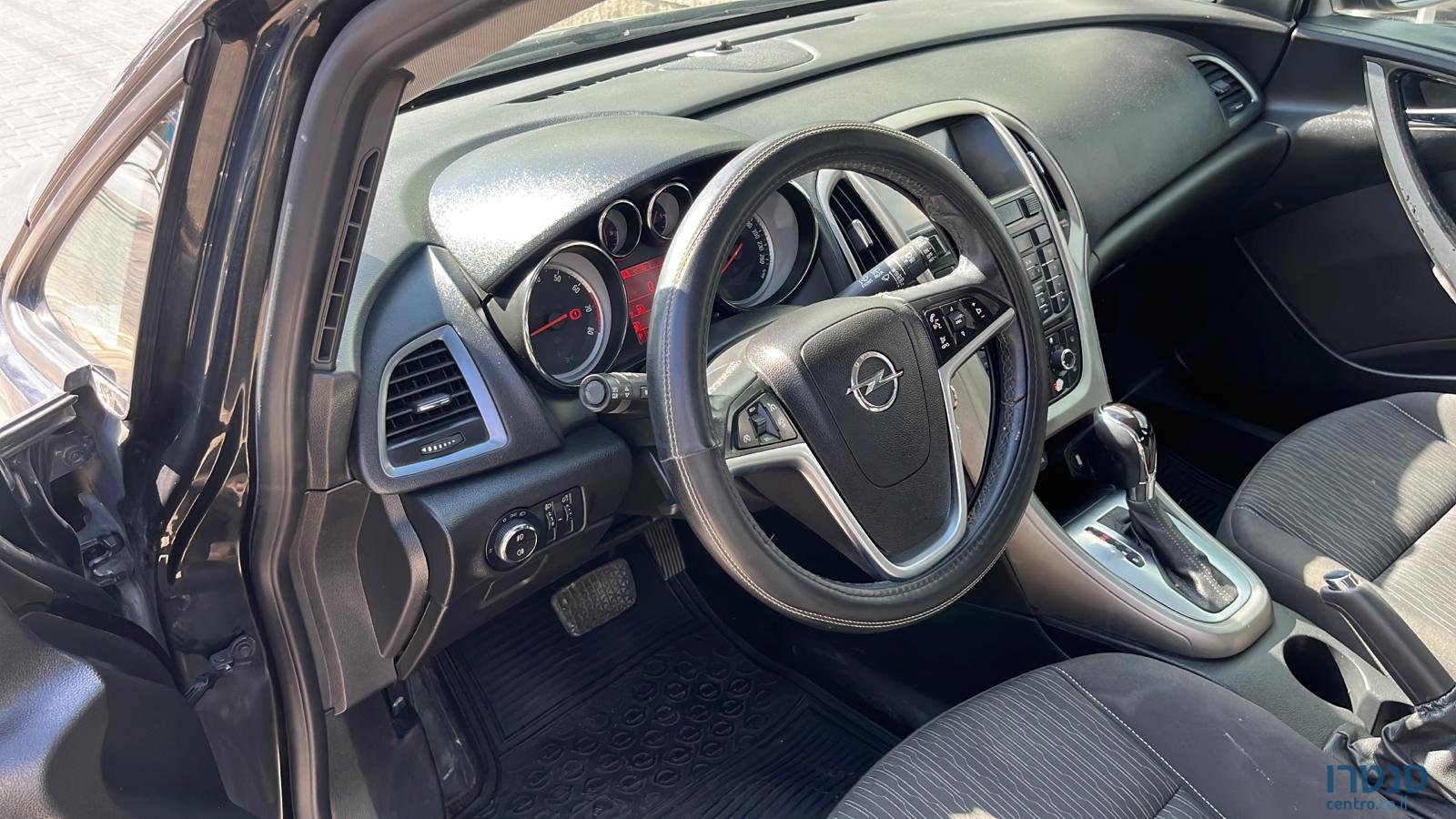 2017' Opel Astra photo #3