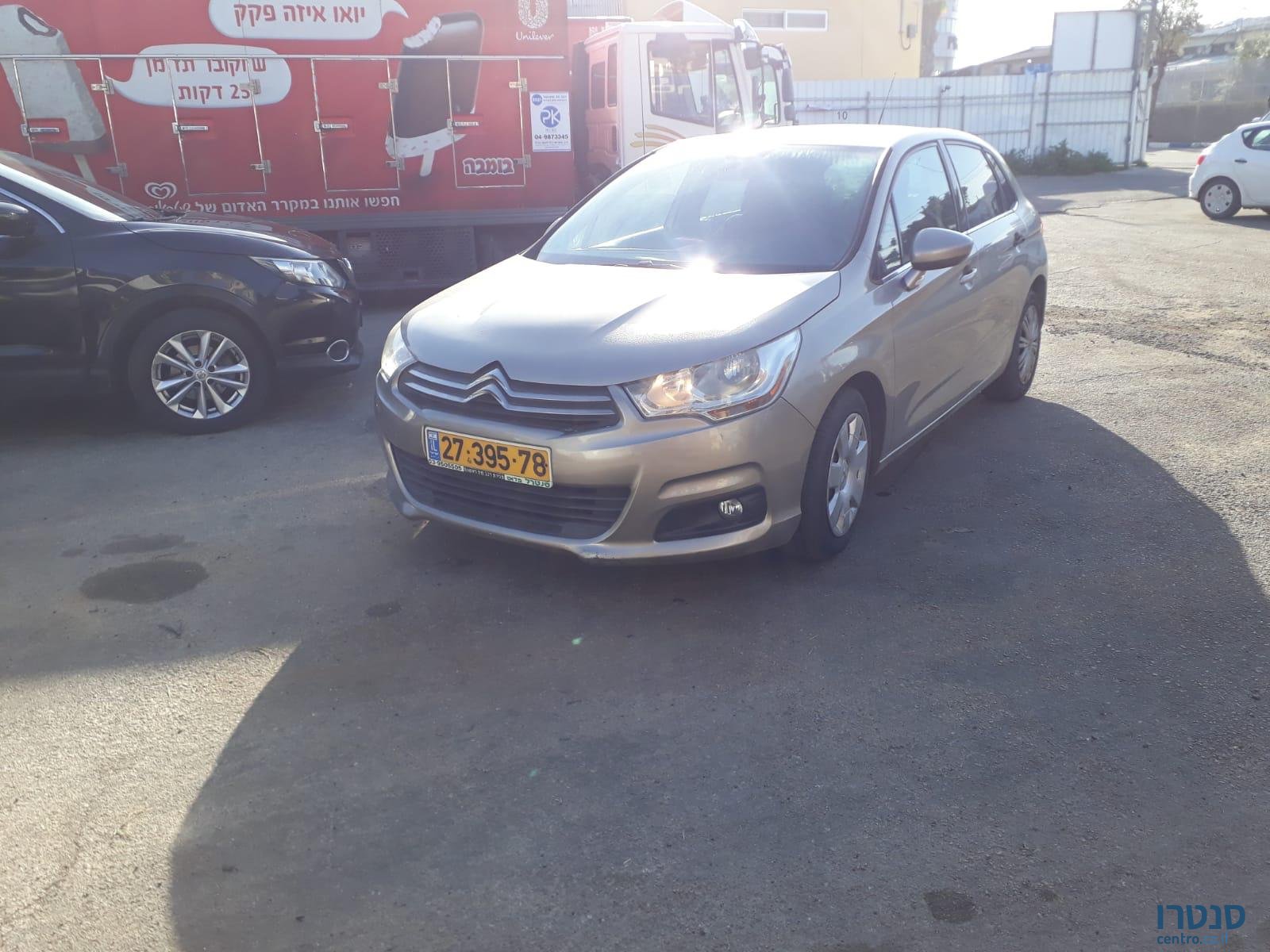 2011' Citroen C4 photo #1