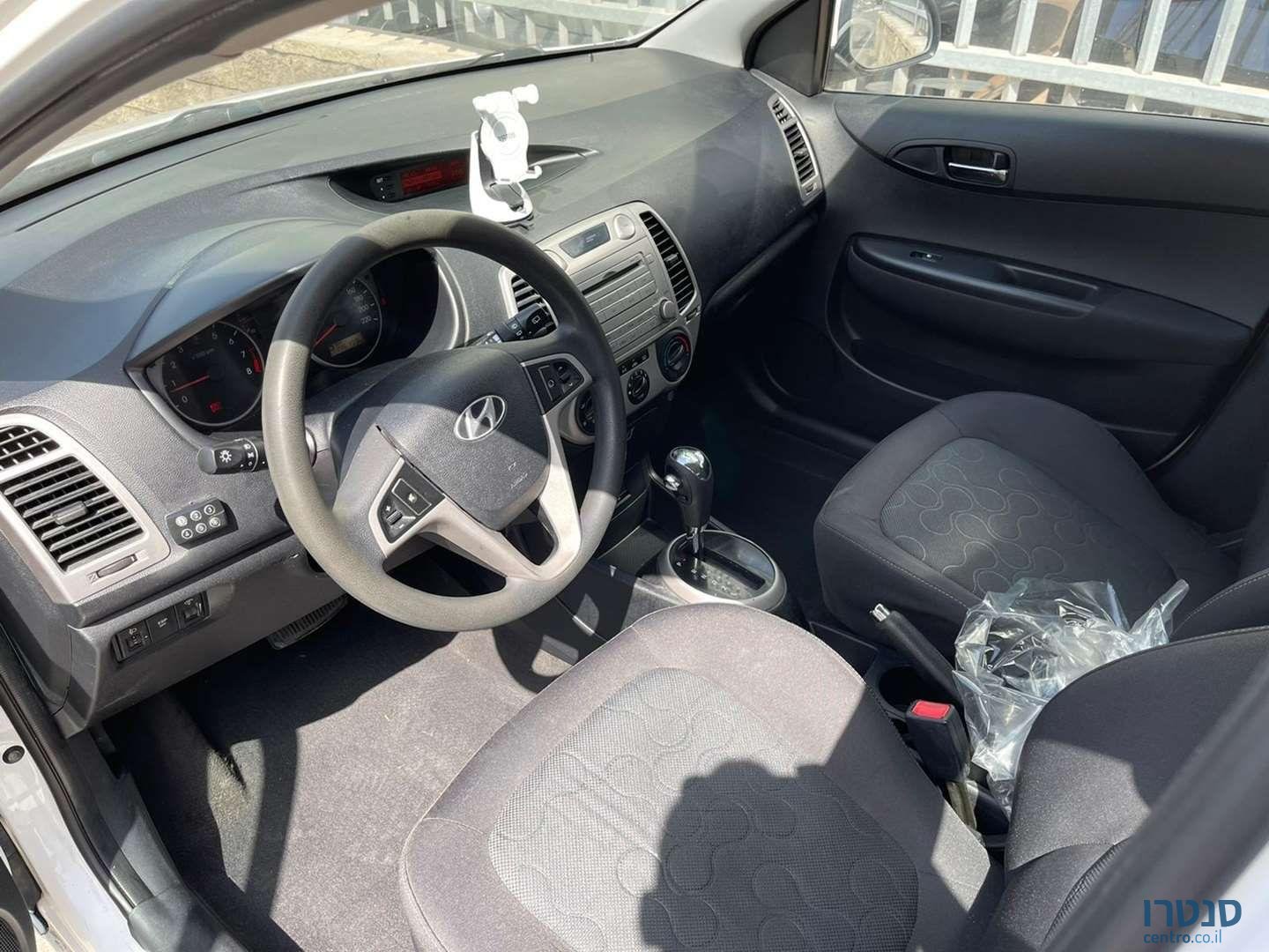 2010' Hyundai i20 יונדאי photo #2